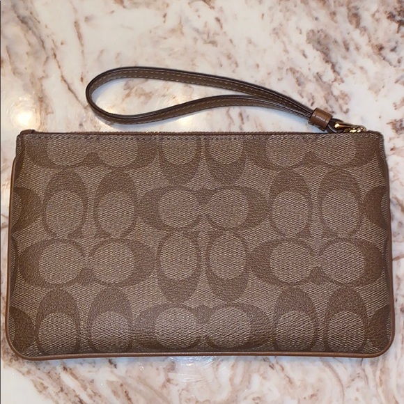 ❌SOLD❌Large Coach Wristlet - Picture 5 of 5